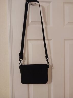 Wildone WomensThe Treat Pouch Crossbody Bag Hinged Opening Black